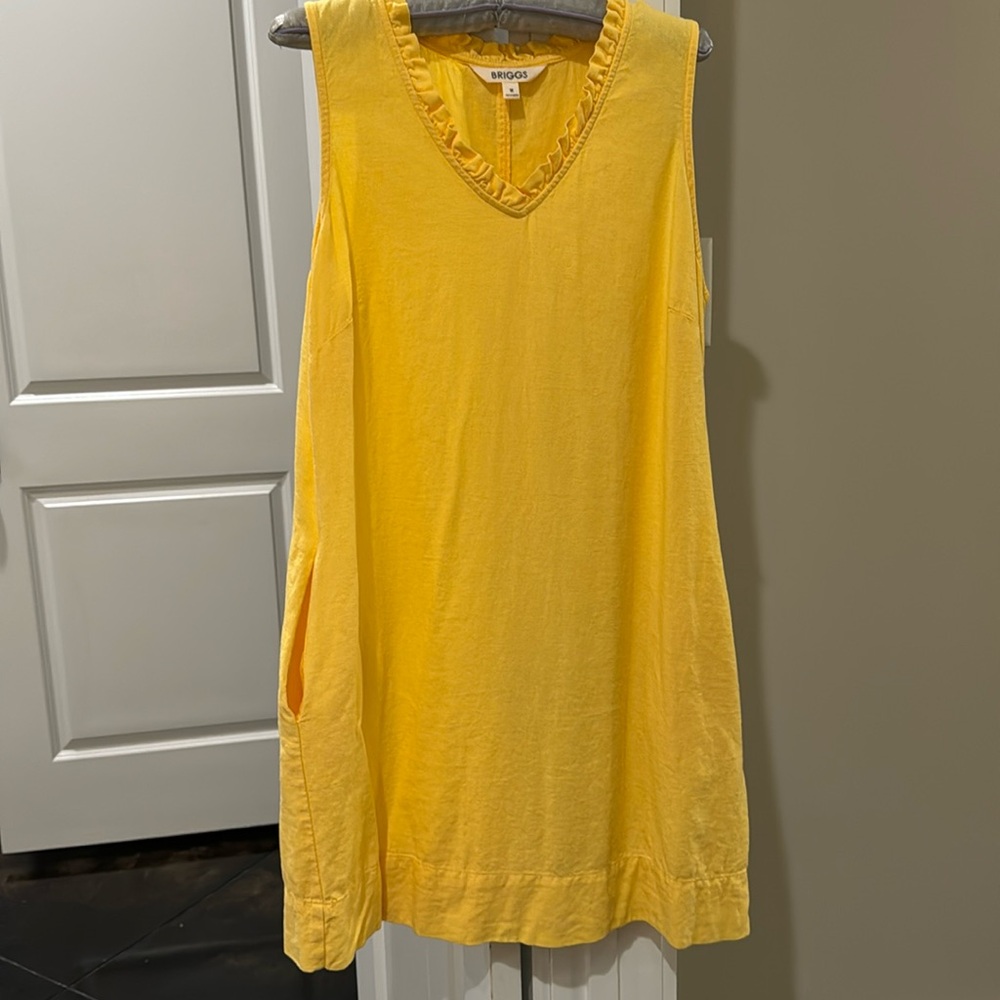 Yellow linen dress size medium GUC with pockets